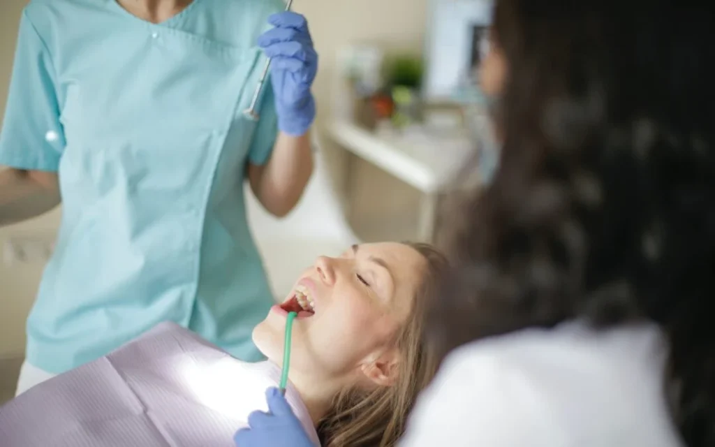 How Dentists Spot Cracks Slough